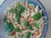 Frischer sommerlicher italienischer Nudelsalat mit Basilikum - Rezept - Bild Nr. 3