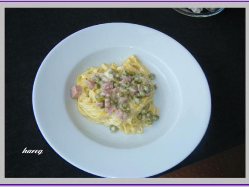 Tagliatelle in Schinken-Sahne-Käse-Soße - Rezept - kochbar.de