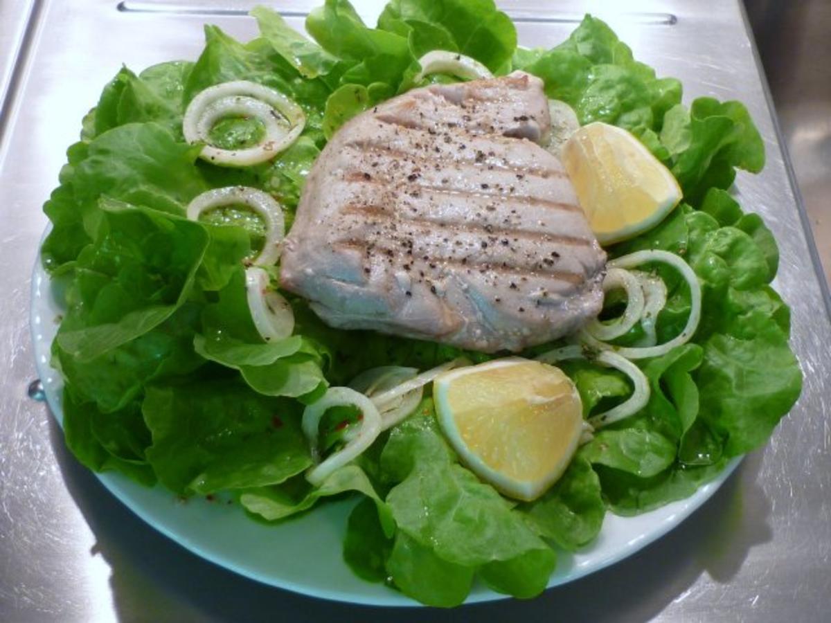 Bilder für Thunfischsteaks auf Salatbett...... - Rezept