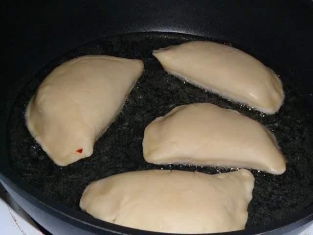 Gefüllte Teigtaschen mit sauerem Dip - Rezept - Bild Nr. 12