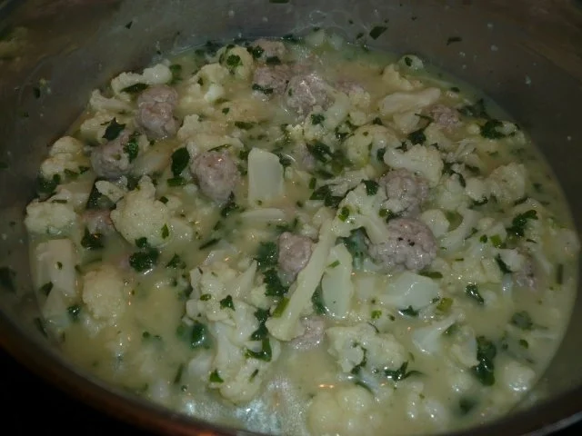 Blumenkohlsuppe mit Fleischbällchen - Rezept