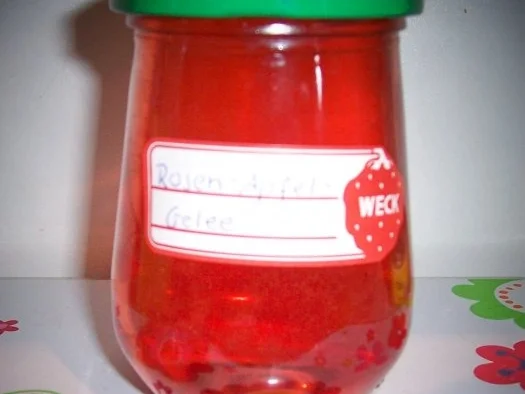 Rezept: Einmachen: Rosen-Apfel-Gelee Bild Nr. 6 Einmachen: Rosen-Apfel-Gelee - Rezept - Bild Nr. 6