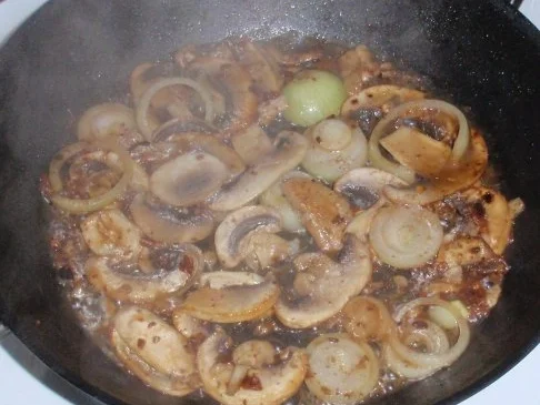 Rezept: Rotbarsch natur auf Zwiebel-Champignonsoße und Zucchinigemüse Bild Nr. 6 Rotbarsch natur auf Zwiebel-Champignonsoße und Zucchinigemüse - Rezept - Bild Nr. 6