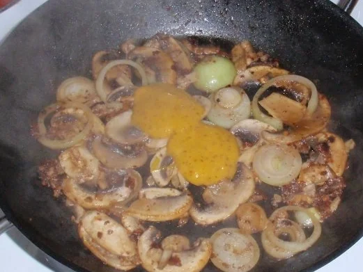 Rezept: Rotbarsch natur auf Zwiebel-Champignonsoße und Zucchinigemüse Bild Nr. 7 Rotbarsch natur auf Zwiebel-Champignonsoße und Zucchinigemüse - Rezept - Bild Nr. 7