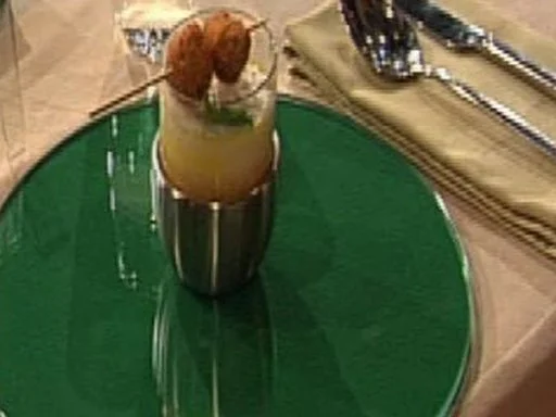 Rezept: Karotten-Ingwer-Suppe mit Garnelenspieß à la Zacherl Karotten-Ingwer-Suppe mit Garnelenspieß à la Zacherl - Rezept