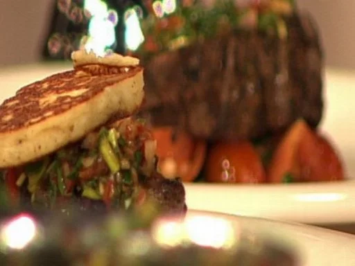 Rindfleisch mit Chimichurri, Kartoffelcrêpe und warmem Tomatensalat à la Zacherl - Rezept