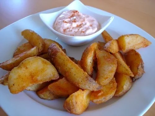 Country Potatoes mit feurigem Dip - Rezept