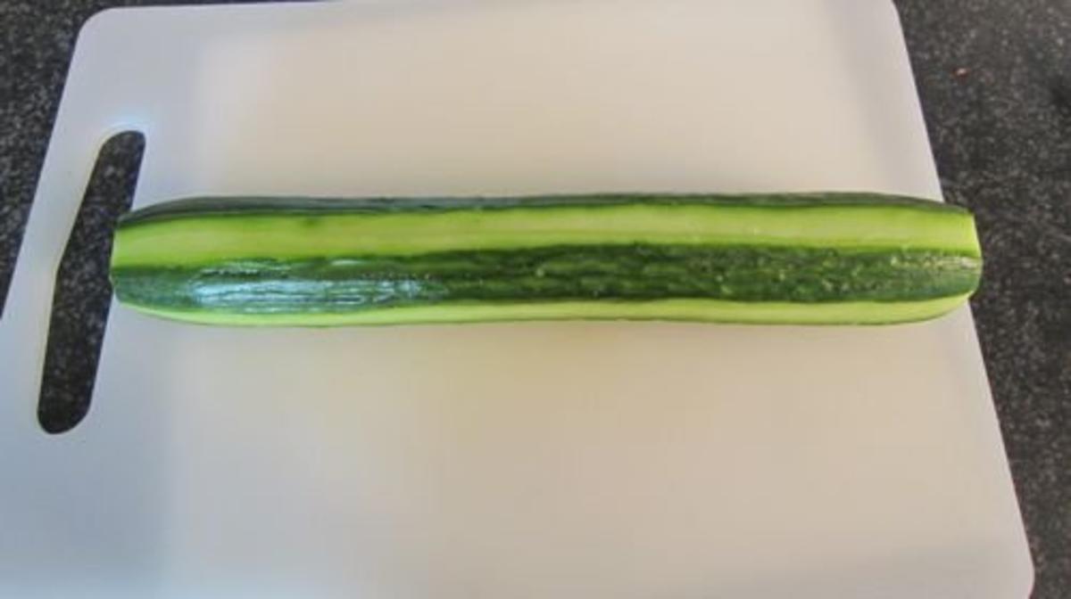 Gurkensalat mit Parmesan-Basilikum-Soße - Rezept - Bild Nr. 2