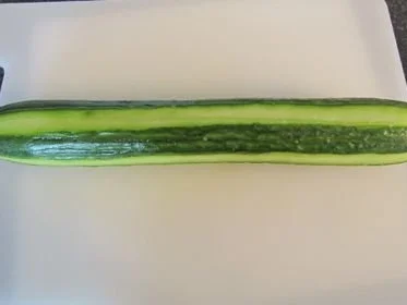 Rezept: Gurkensalat mit Parmesan-Basilikum-Soße Bild Nr. 2 Gurkensalat mit Parmesan-Basilikum-Soße - Rezept - Bild Nr. 2