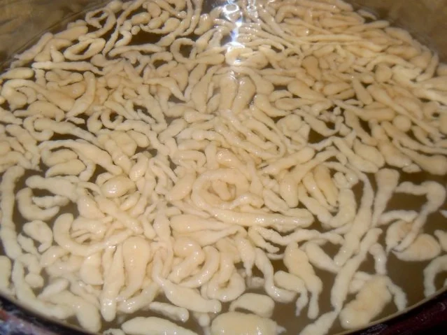 Rezept: Spätzle mit pikanten Rahm-Pfifferlingen Bild Nr. 3 Spätzle mit pikanten Rahm-Pfifferlingen - Rezept - Bild Nr. 3