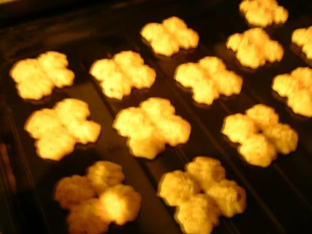 Nuß-Spritzgebäck (meine eigene variante) - Rezept