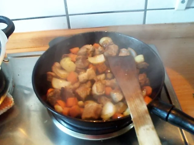 Rezept: Gulasch nach Hausfrauenart mit Böhmischen Knödel Bild Nr. 3 Gulasch nach Hausfrauenart mit Böhmischen Knödel - Rezept - Bild Nr. 3