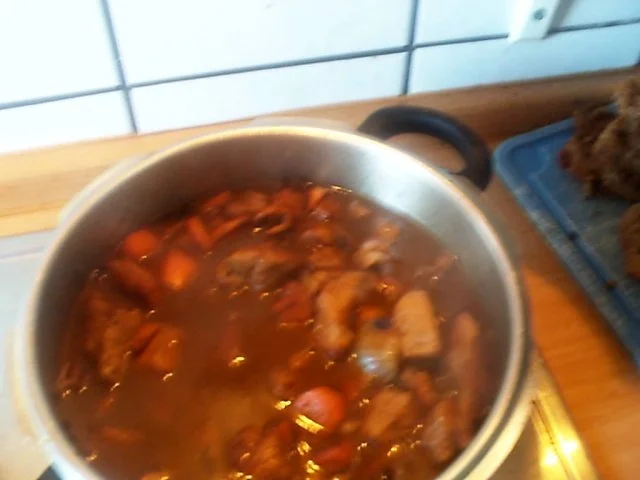 Rezept: Gulasch nach Hausfrauenart mit Böhmischen Knödel Bild Nr. 5 Gulasch nach Hausfrauenart mit Böhmischen Knödel - Rezept - Bild Nr. 5