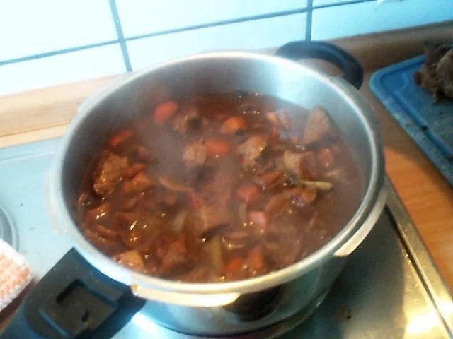 Rezept: Gulasch nach Hausfrauenart mit Böhmischen Knödel Bild Nr. 6 Gulasch nach Hausfrauenart mit Böhmischen Knödel - Rezept - Bild Nr. 6