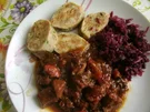 Rezept: Gulasch nach Hausfrauenart mit Böhmischen Knödel Gulasch nach Hausfrauenart mit Böhmischen Knödel - Rezept