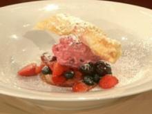 Mandelgrissini mit Amarettini-Cremeeis a la Mälzer - Rezept