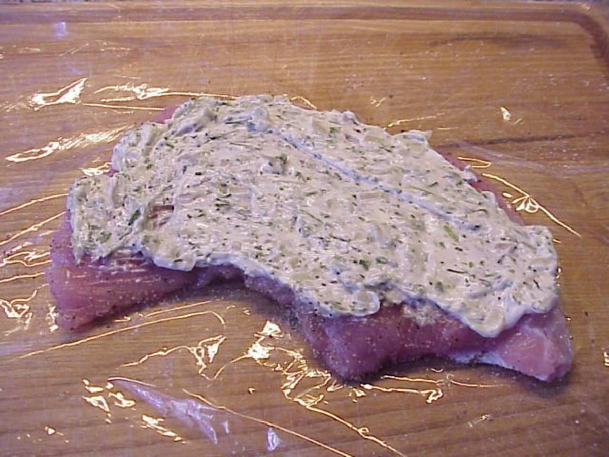 Putenrouladen in Kräuter-Käse-Soße - Rezept - kochbar.de