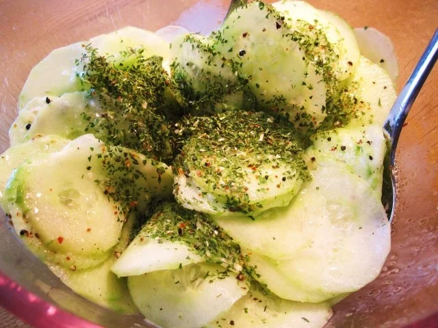 Rezept: Gurkensalat mit Salatkräutern Bild Nr. 3 Gurkensalat mit Salatkräutern - Rezept - Bild Nr. 3