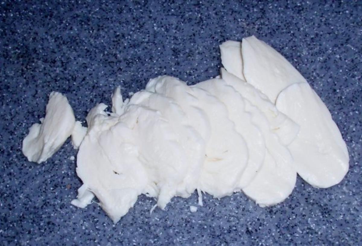 Feurige Tiefseegarnelen auf Brötchen mit Mozzarella überbacken - Rezept - Bild Nr. 7