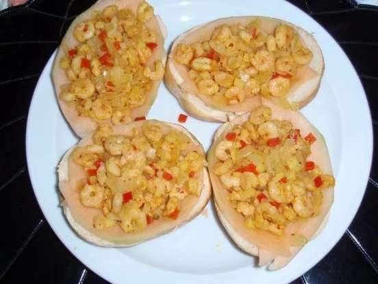 Feurige Tiefseegarnelen auf Brötchen mit Mozzarella überbacken - Rezept - Bild Nr. 10