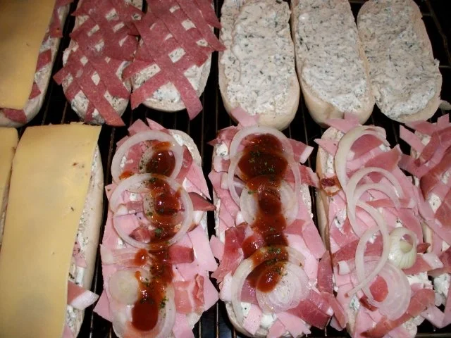 Knoblauch-Kräuterbaguette deftig belegt.... - Rezept - Bild Nr. 3