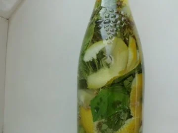 Gewürzöl: Zitronen-Kräuter-Öl - Rezept