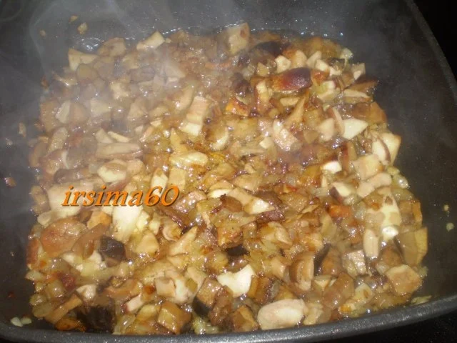 Rezept: Gemischte Pilzpfanne in einer Wein - Sahne - Soße an Steinpilz Spätzle Bild Nr. 4 Gemischte Pilzpfanne in einer Wein - Sahne - Soße an Steinpilz Spätzle - Rezept - Bild Nr. 4