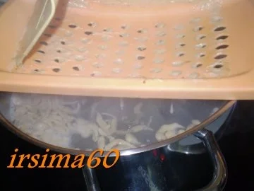 Rezept: Gemischte Pilzpfanne in einer Wein - Sahne - Soße an Steinpilz Spätzle Bild Nr. 9 Gemischte Pilzpfanne in einer Wein - Sahne - Soße an Steinpilz Spätzle - Rezept - Bild Nr. 9