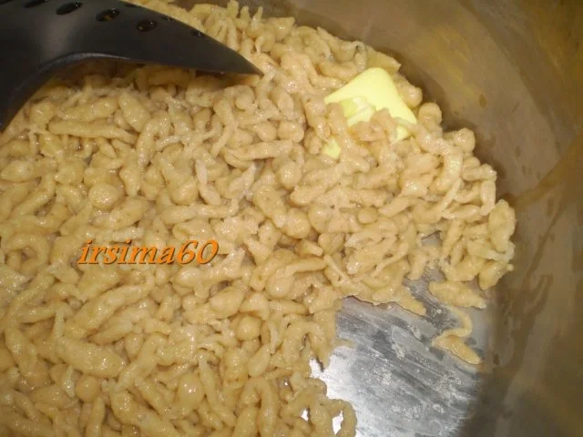 Rezept: Gemischte Pilzpfanne in einer Wein - Sahne - Soße an Steinpilz Spätzle Bild Nr. 11 Gemischte Pilzpfanne in einer Wein - Sahne - Soße an Steinpilz Spätzle - Rezept - Bild Nr. 11