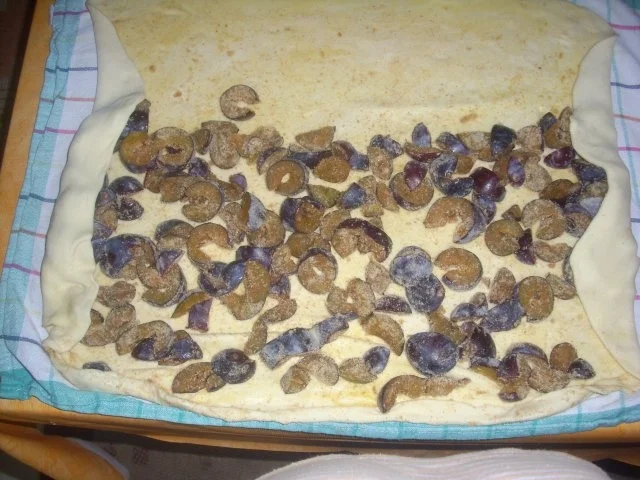 Rezept: Pflaumen-Strudel Bild Nr. 7 Pflaumen-Strudel - Rezept - Bild Nr. 7