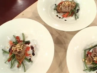 Rezept: Lammroulade mit Paprika, Mandeln und grünen Bohnen a la Mälzer Lammroulade mit Paprika, Mandeln und grünen Bohnen a la Mälzer - Rezept