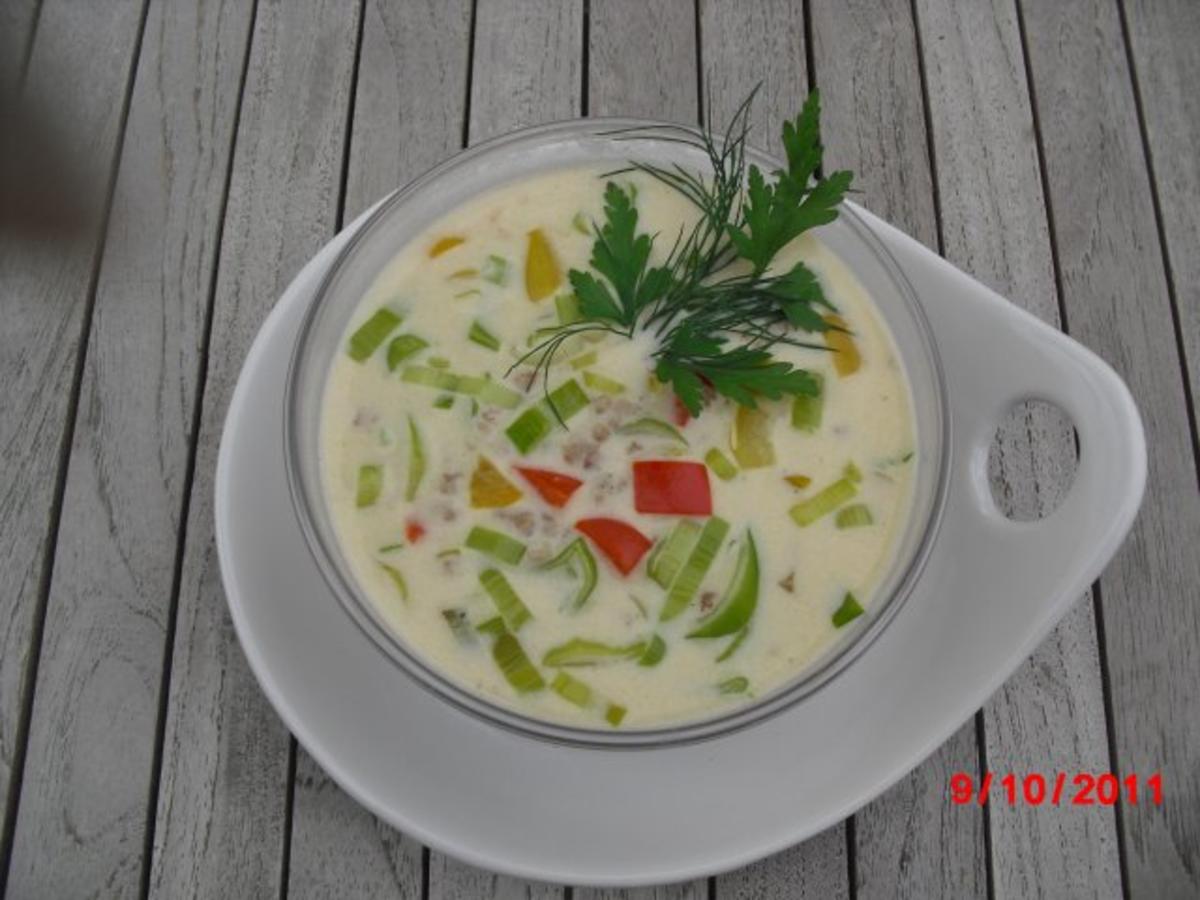 Hackfleisch-Käse-Suppe mit Gemüse - Rezept - kochbar.de