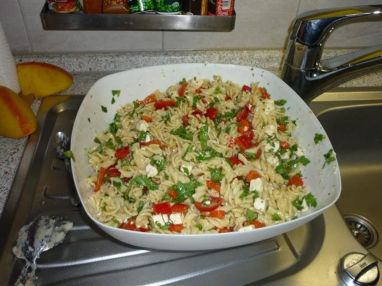 Nudelsalat Nudelsalat mit Rucola und Schafskäse - Rezept mit Bild