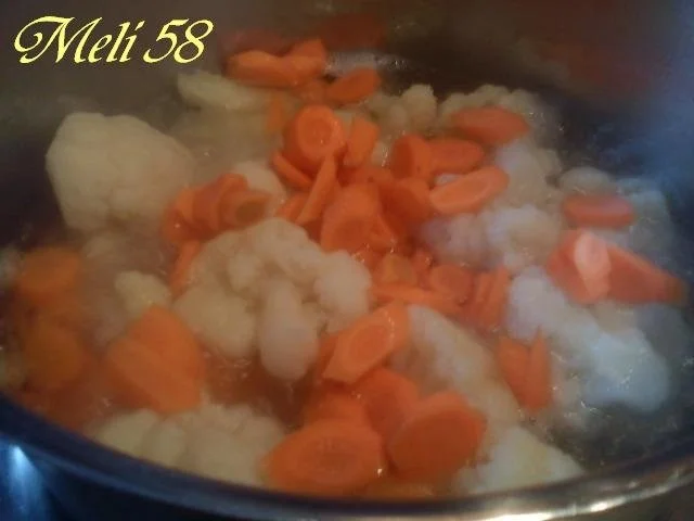 Rezept: Aufläufe/ Überbackenes: Blumenkohlauflauf mit Hackfleisch Bild Nr. 3 Aufläufe/ Überbackenes: Blumenkohlauflauf mit Hackfleisch - Rezept - Bild Nr. 3