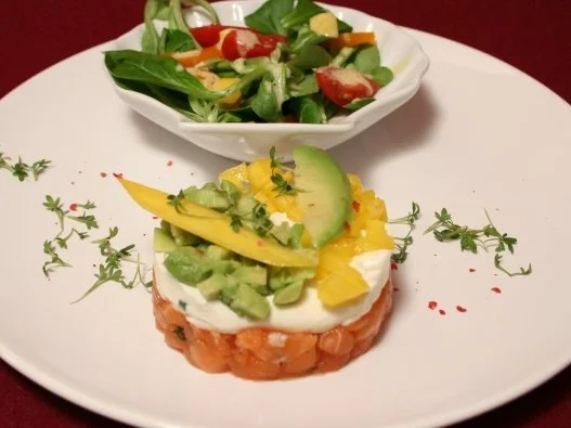 Rezept: Lachstatar liebt Avocado und Mango Lachstatar liebt Avocado und Mango - Rezept