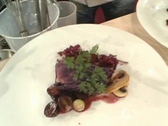 Rezept: Rotkrautwickel mit Fasan und Traubenjus a la Mälzer Rotkrautwickel mit Fasan und Traubenjus a la Mälzer - Rezept