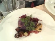 Rotkrautwickel mit Fasan und Traubenjus a la Mälzer - Rezept