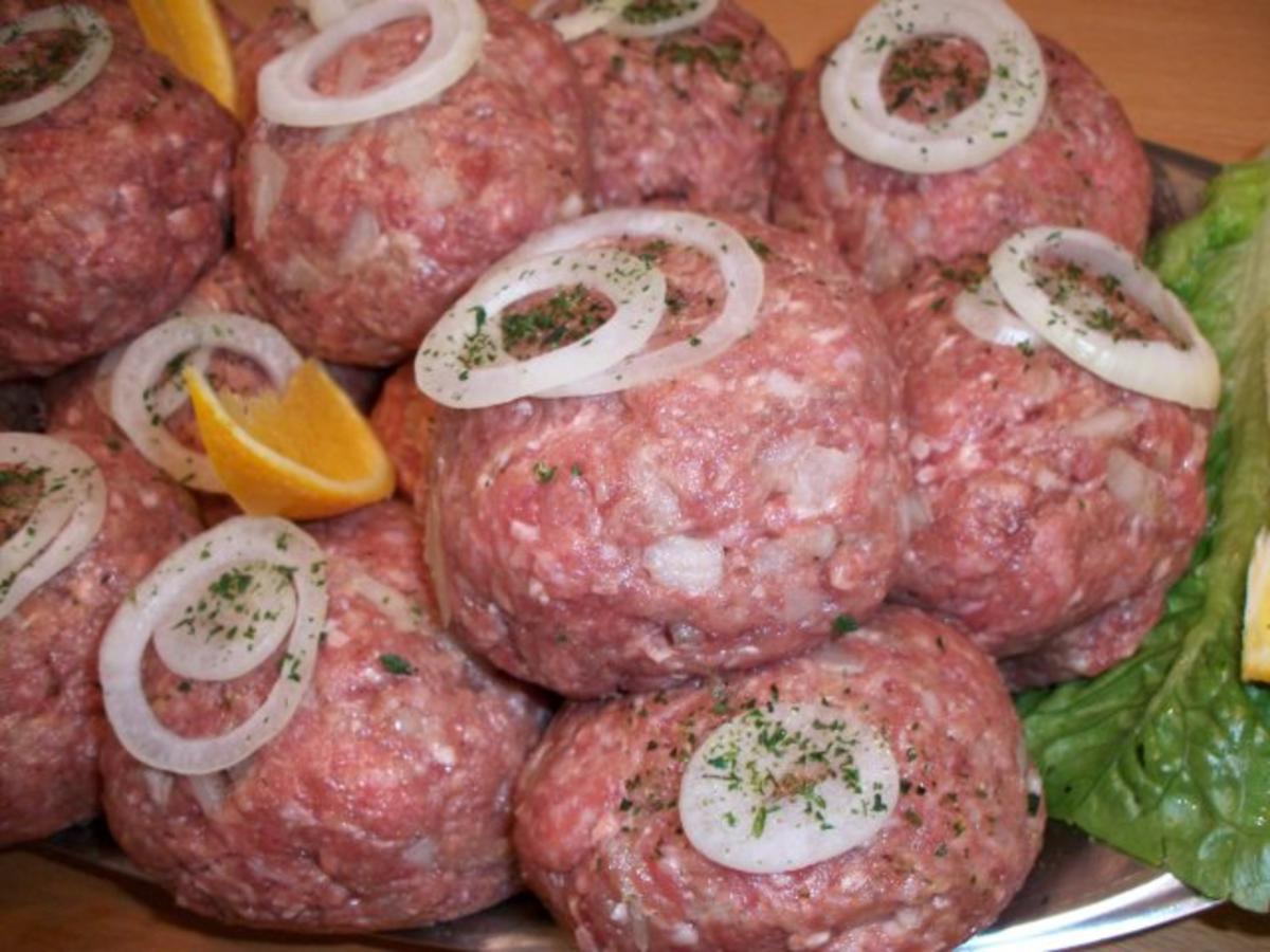 Königsberger Klopse in weißer Kapernsoße mit Kaisergemüse und ...