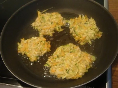 Knusprige Gemüse-Zartweizen-Rösti mit Joghurt-Dip - Rezept - Bild Nr. 2