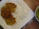 Knusprige Gemüse-Zartweizen-Rösti mit Joghurt-Dip - Rezept