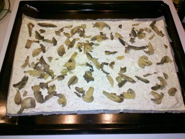 Rezept: Flammkuchen: Flammkuchen mediteran mit Pilzen Bild Nr. 4 Flammkuchen: Flammkuchen mediteran mit Pilzen - Rezept - Bild Nr. 4