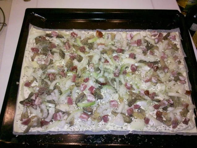 Rezept: Flammkuchen: Flammkuchen mediteran mit Pilzen Bild Nr. 5 Flammkuchen: Flammkuchen mediteran mit Pilzen - Rezept - Bild Nr. 5