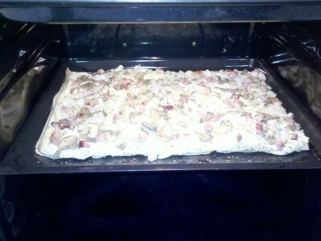 Rezept: Flammkuchen: Flammkuchen mediteran mit Pilzen Bild Nr. 6 Flammkuchen: Flammkuchen mediteran mit Pilzen - Rezept - Bild Nr. 6