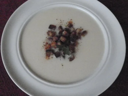 Rezept: Terlaner Weinsuppe mit Zimtbrotwürfeln Bild Nr. 2 Terlaner Weinsuppe mit Zimtbrotwürfeln - Rezept - Bild Nr. 2