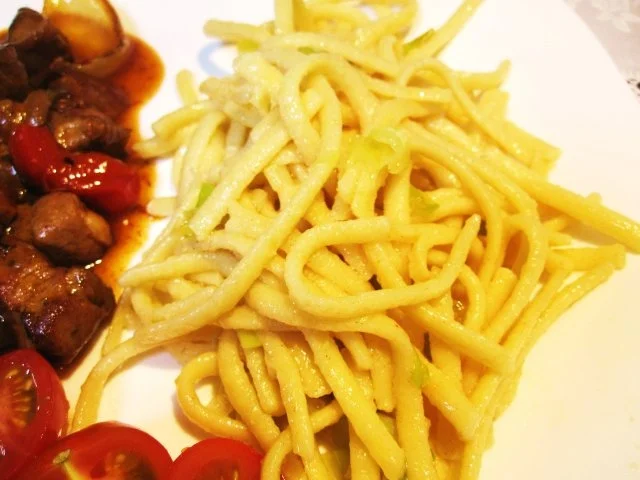 Rezept: Spätzle mit Lauchzwiebeln ... Bild Nr. 7 Spätzle mit Lauchzwiebeln ... - Rezept - Bild Nr. 7