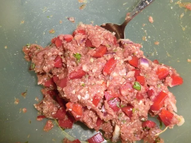 Rezept: Hackbraten mit Paprika im Speckmantel Bild Nr. 2 Hackbraten mit Paprika im Speckmantel - Rezept - Bild Nr. 2