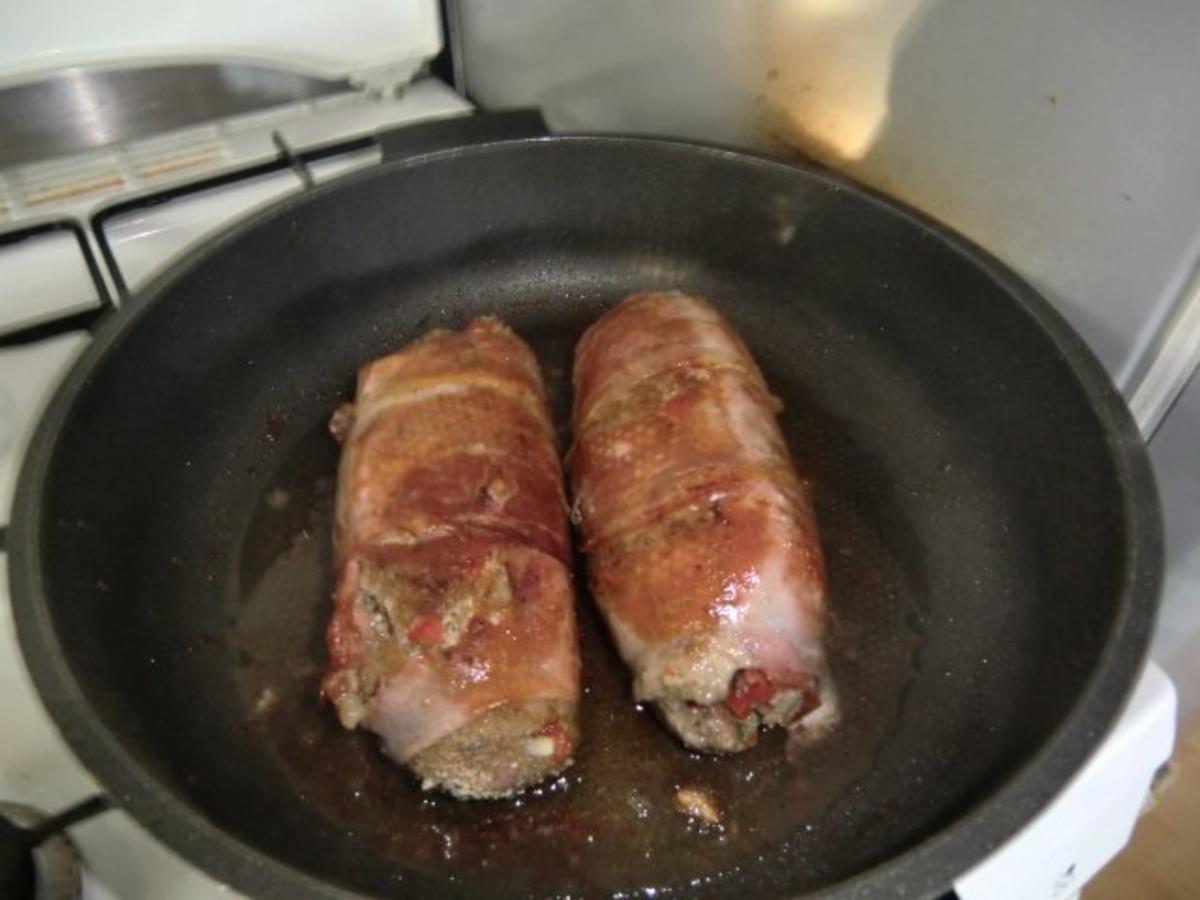 Hackbraten mit Paprika im Speckmantel - einfach - 110 kcal/100g Hackbraten mit Paprika im Speckmantel - einfach - 110 kcal/100g