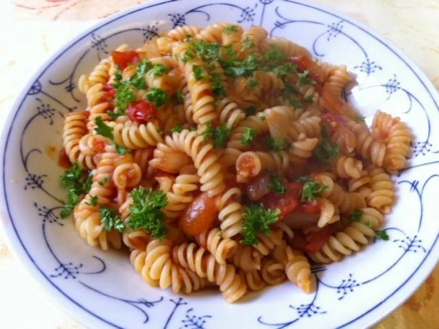 Reste Soße über Nudeln - Rezept