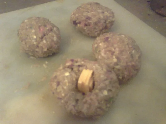 Rezept: Frikadellen mit Käsekern Frikadellen mit Käsekern - Rezept