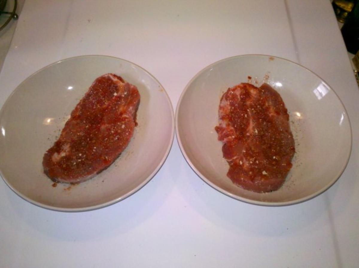 Fleisch: Sambal Oelek-Steaks mit Wildsauce und Steinpilznudeln - Rezept - Bild Nr. 2